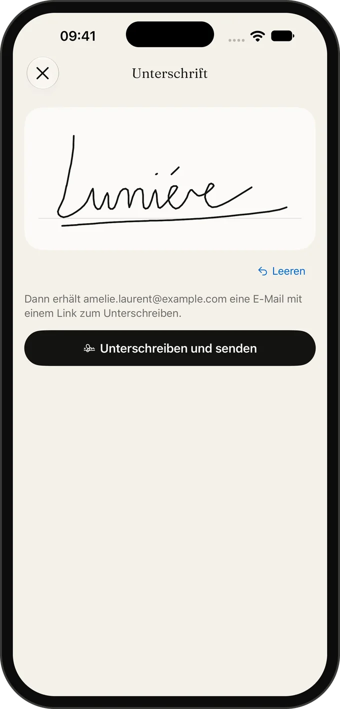 Unterschreiben Sie den Vertrag mit dem Finger. Ihr Kunde unterschreibt seinen über einen Link.