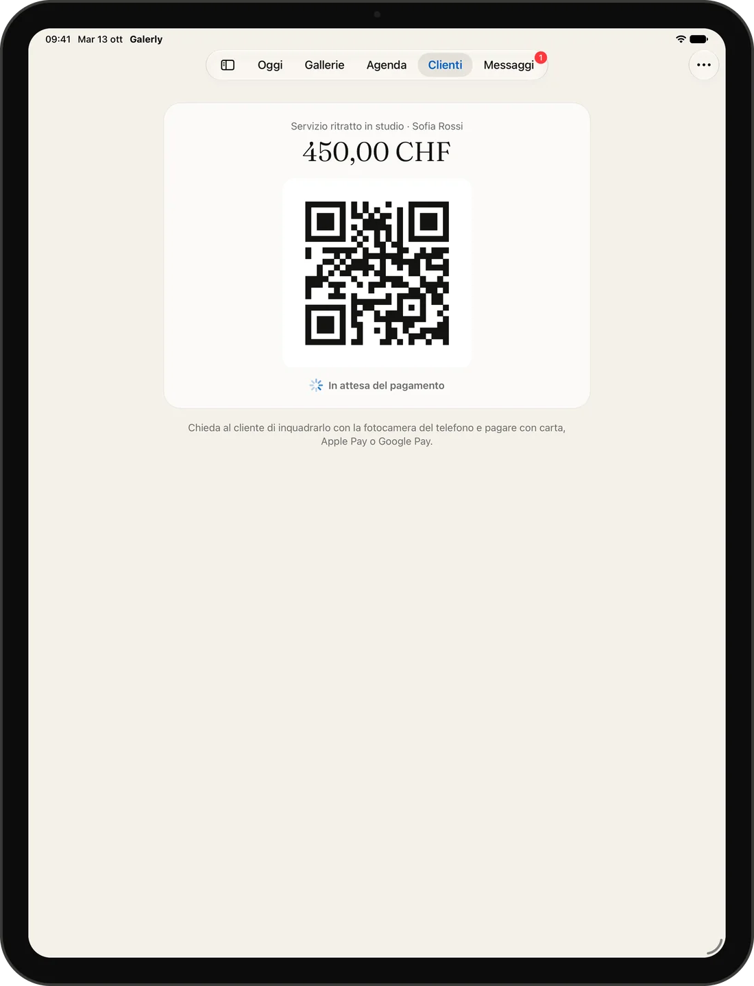 Un codice QR di pagamento su iPad, in attesa che il cliente paghi