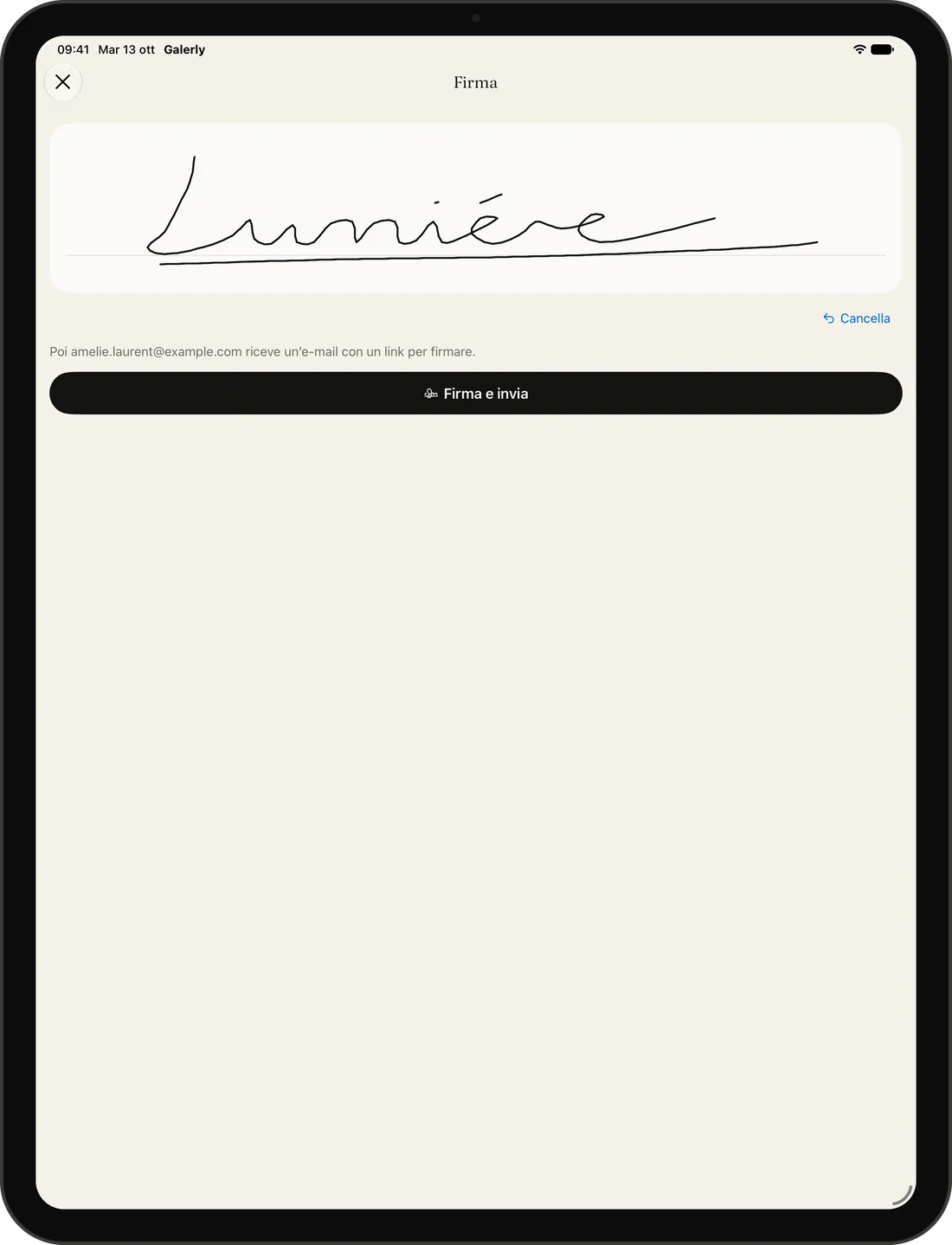 Una firma di contratto su iPad, pronta da inviare